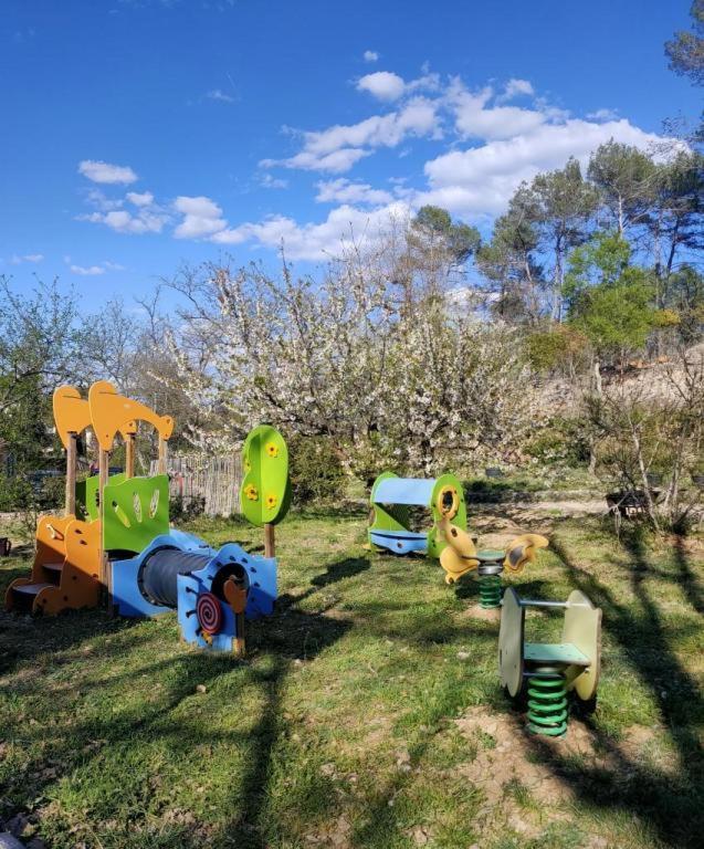 La cabane des Pachous Tourves Extérieur photo